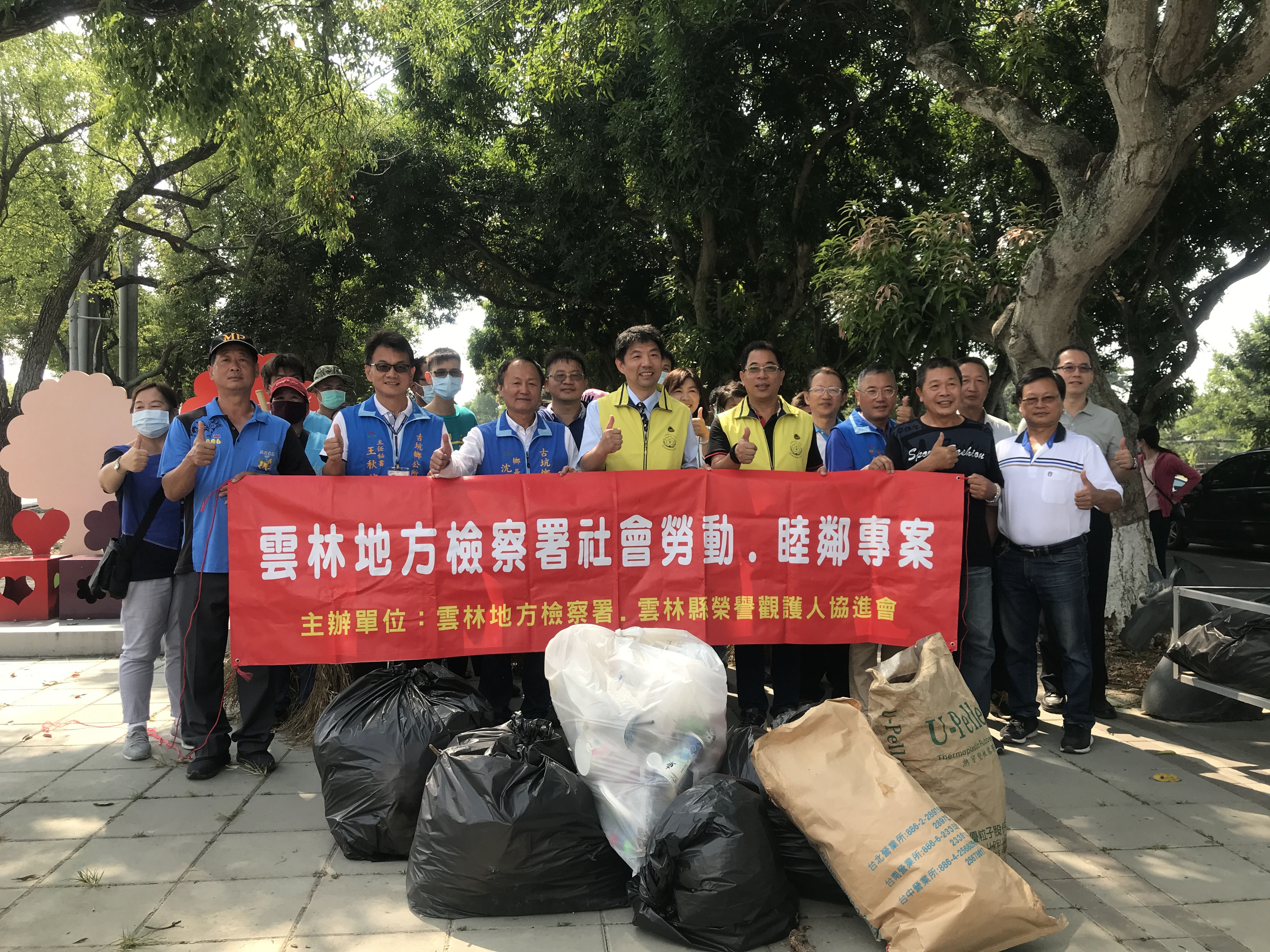 檢察長與當日參加人員合照