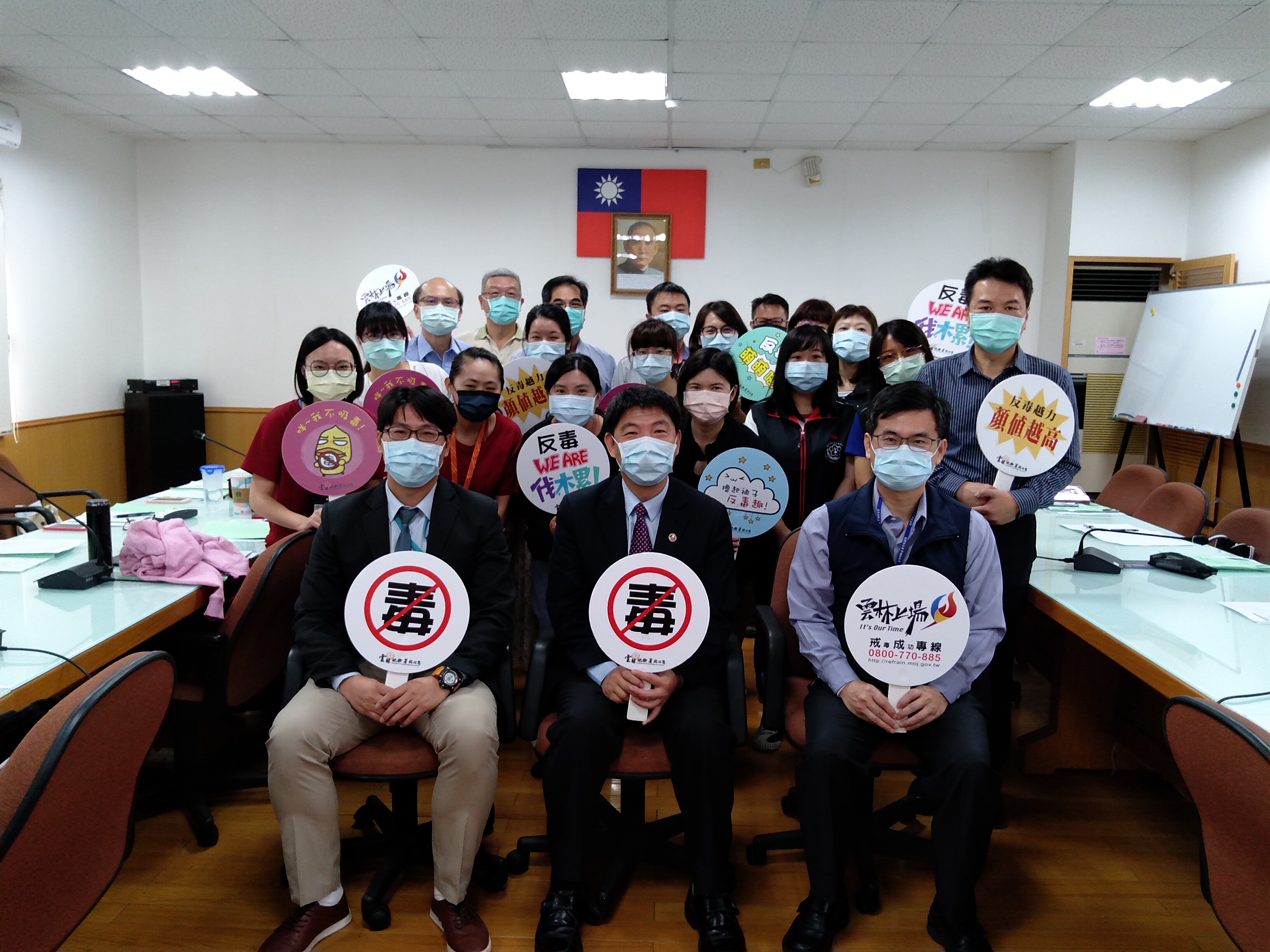 辦理毒品再犯防制聯繫平台會議成員合照