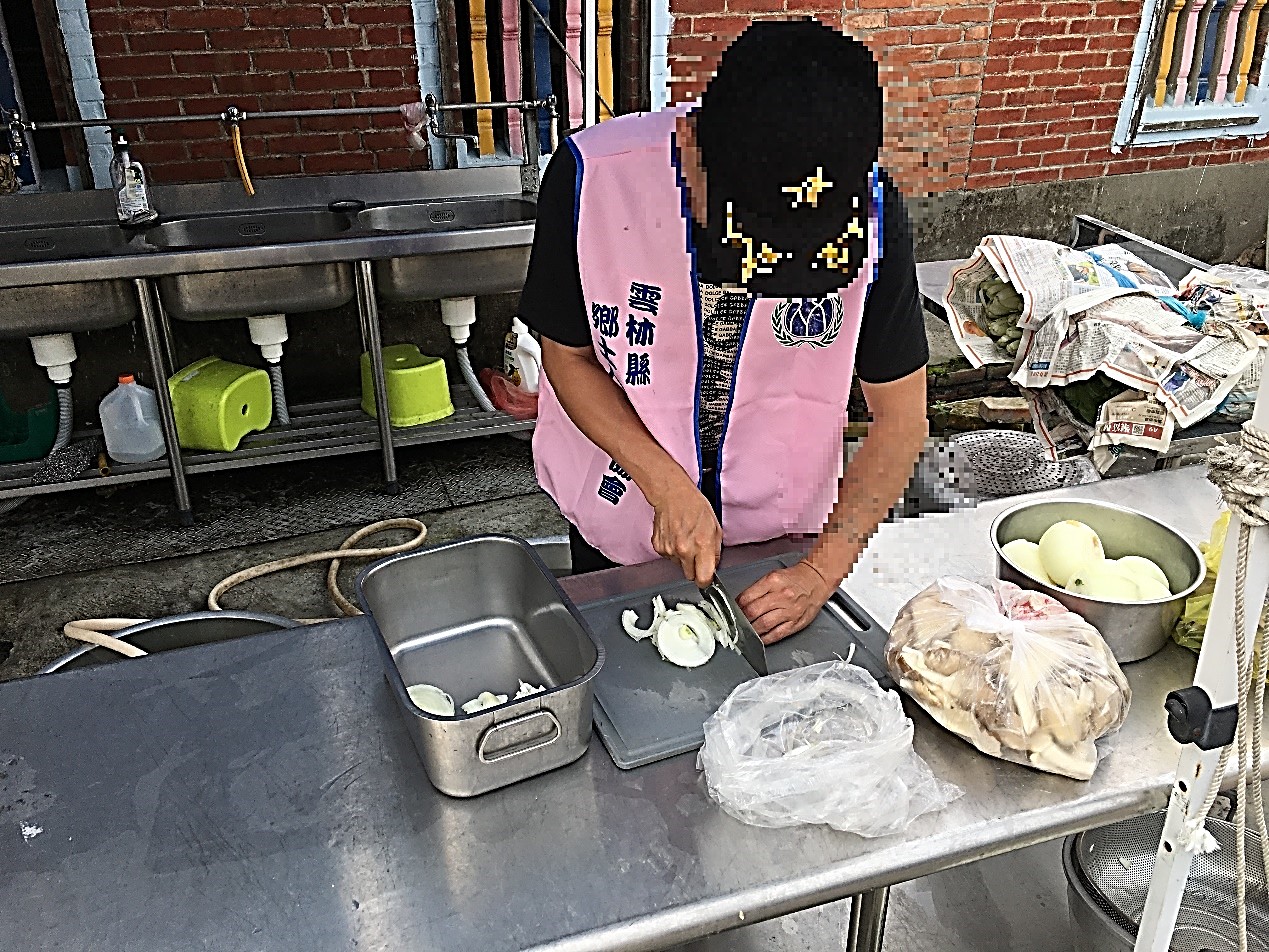 勞動人協助社區長青食堂業務