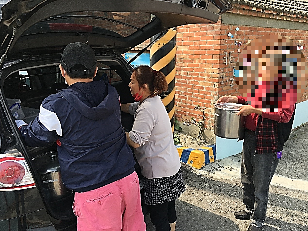 勞動人協助社區長青食堂業務