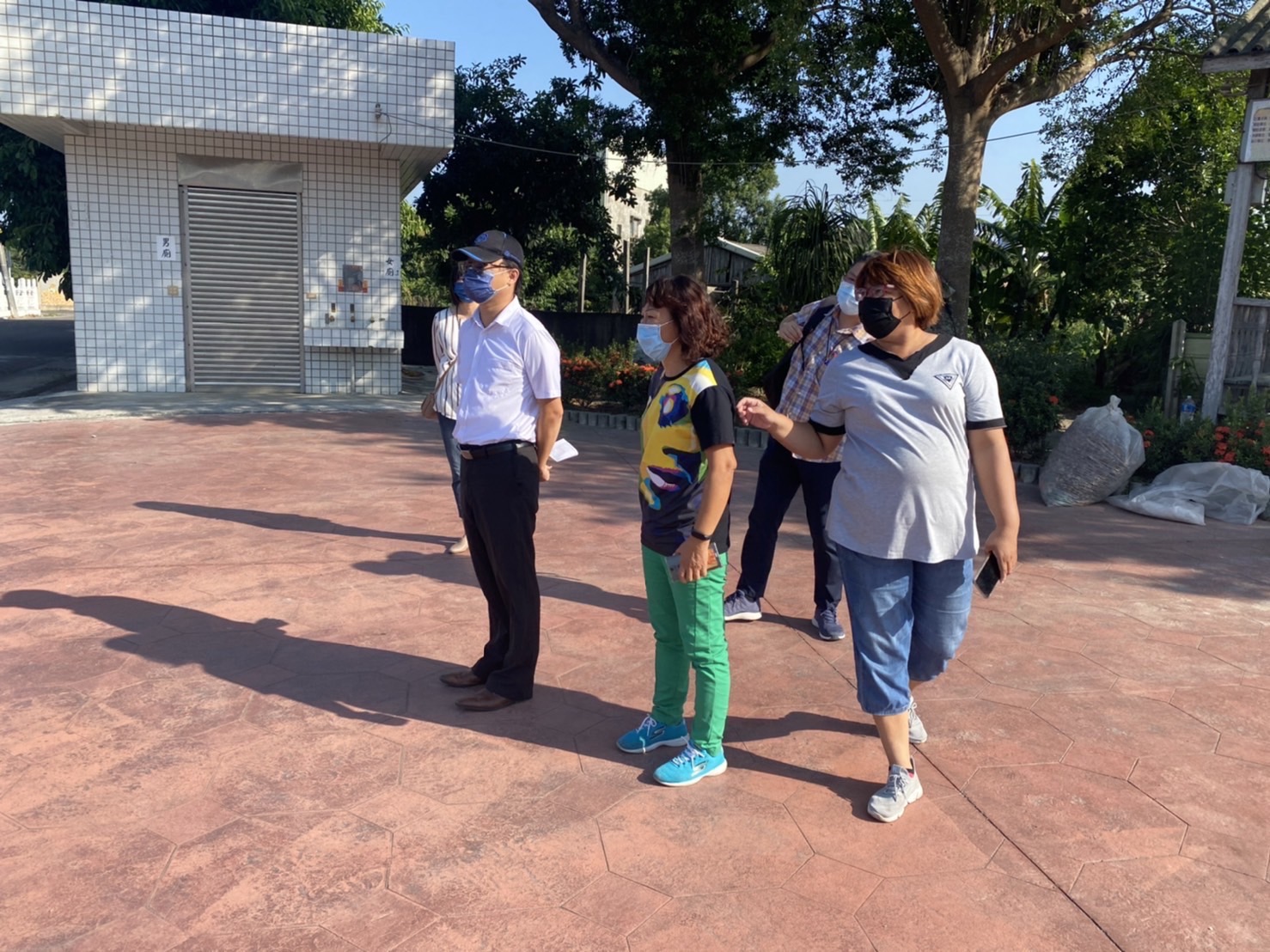 執行檢察官施家榮視導環湖步道及社區公園