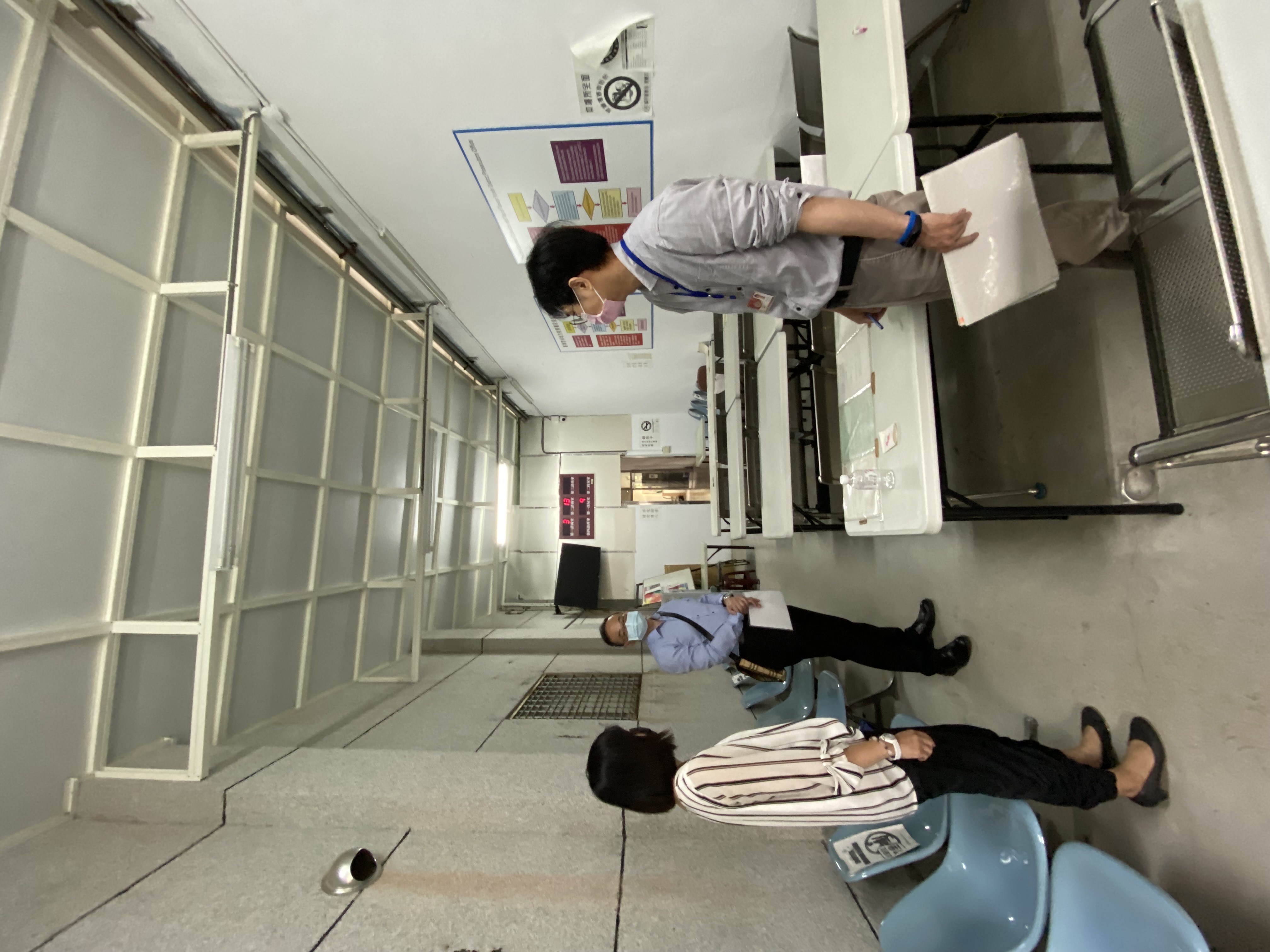 南高分檢陳建弘檢察官視察於本署採尿及等候環境