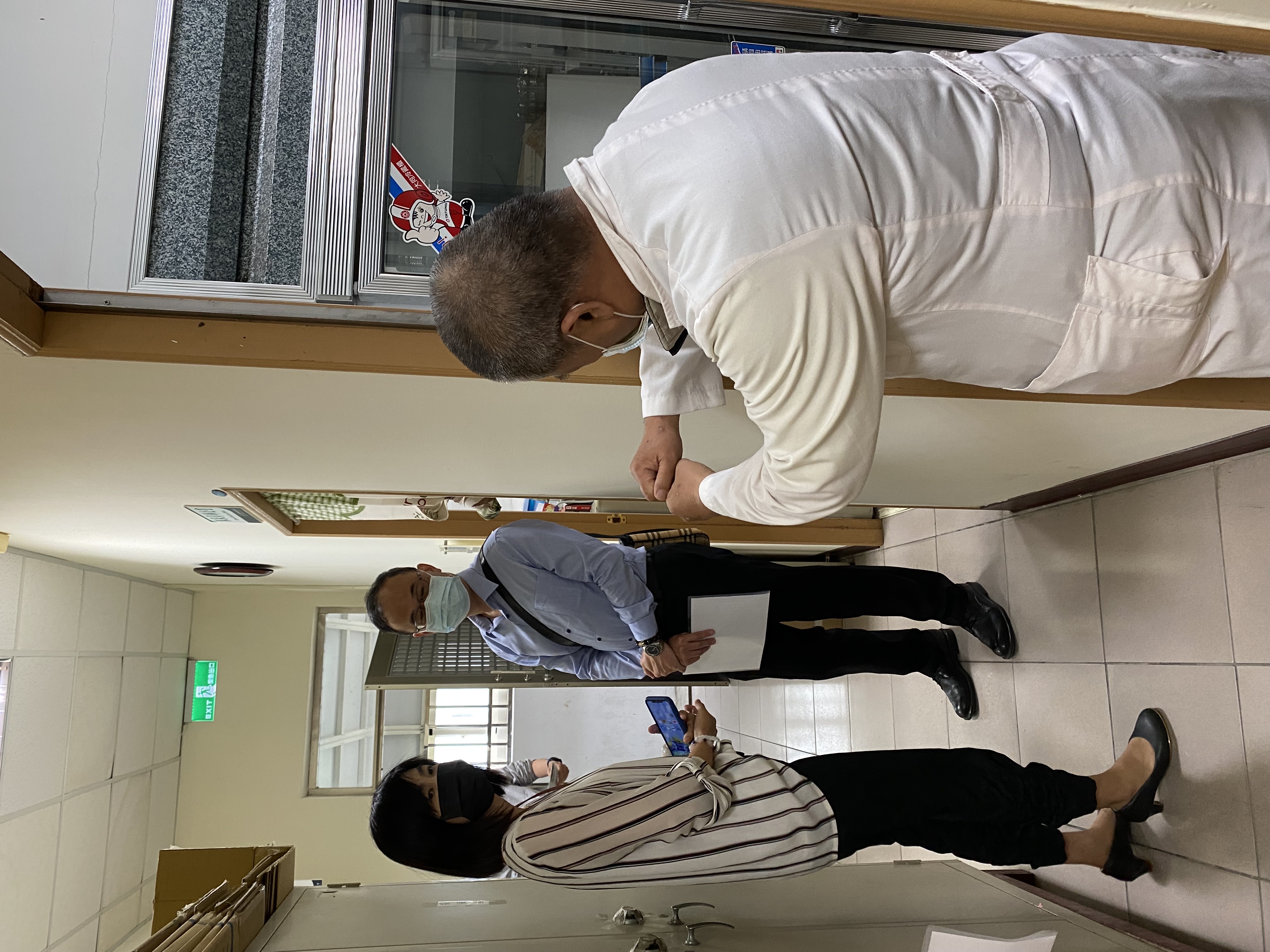 南高分檢陳建弘檢察官視察於本署採尿程序