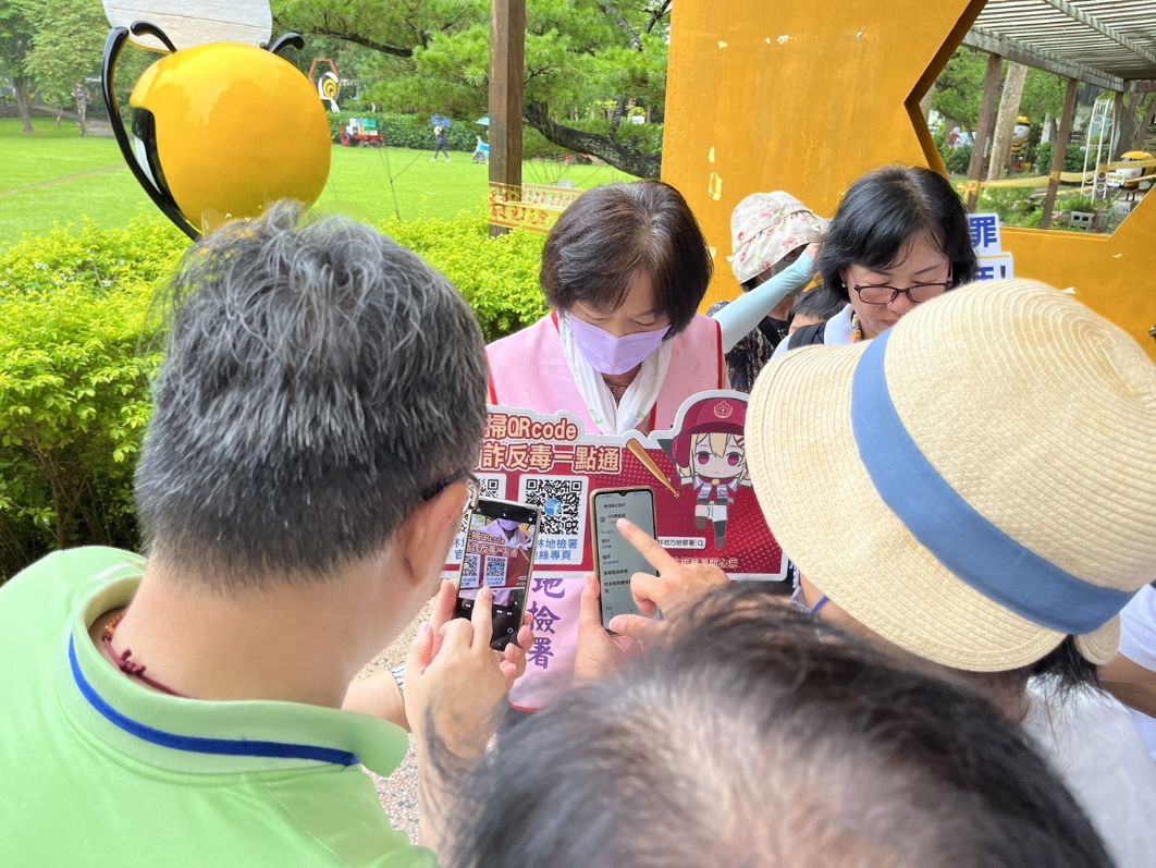 遊客呼朋引伴共襄盛舉參加遊戲關卡
