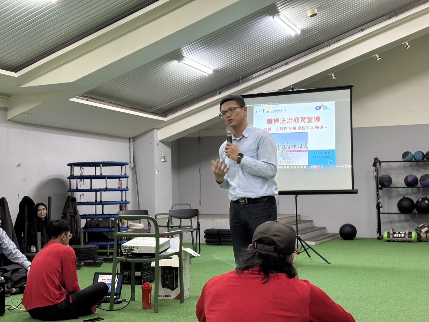 主任檢察官蔡勝浩進行法治教育宣導