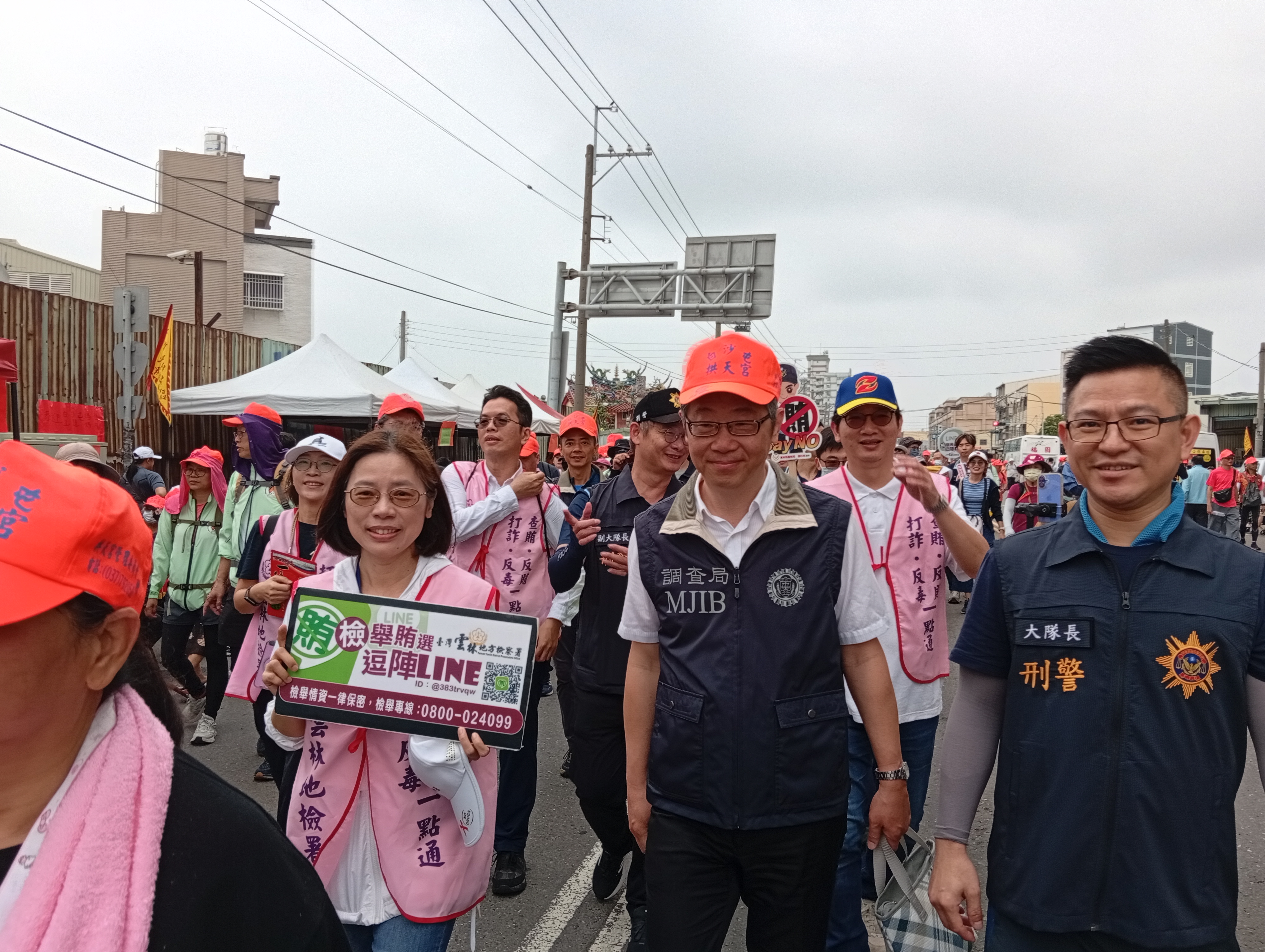檢察長林秀敏向信眾宣導「拒絕賄選、勇於檢舉」及「防範詐騙、提高警覺」等觀念